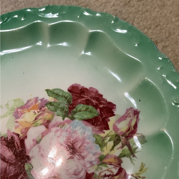 Hand Painted Floral Plate. - Picture 2 of 3